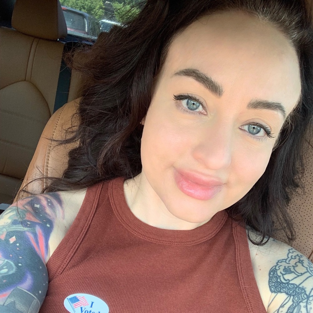 Meet your Posher, Crystal